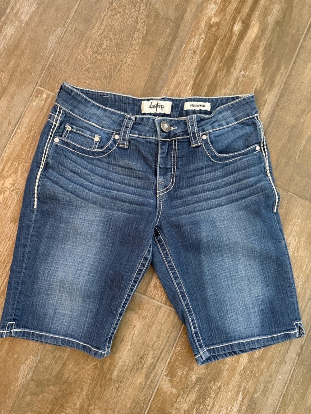 Daytrip Virgo Bermuda Indigo Denim Shorts with Cream Contrast Stitching - Picture 4 of 13